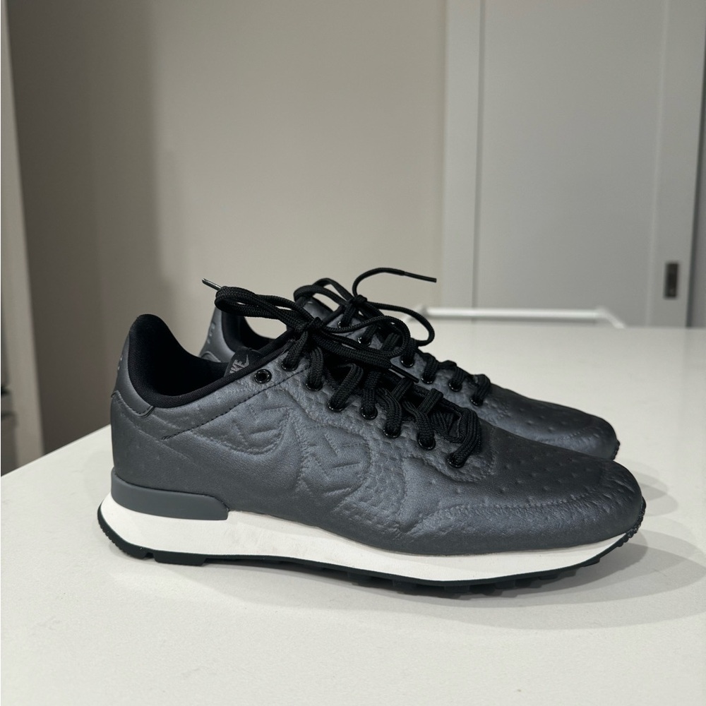 Nike Internationalist Sneaker (Women) size 8 Metallic grey - NEW